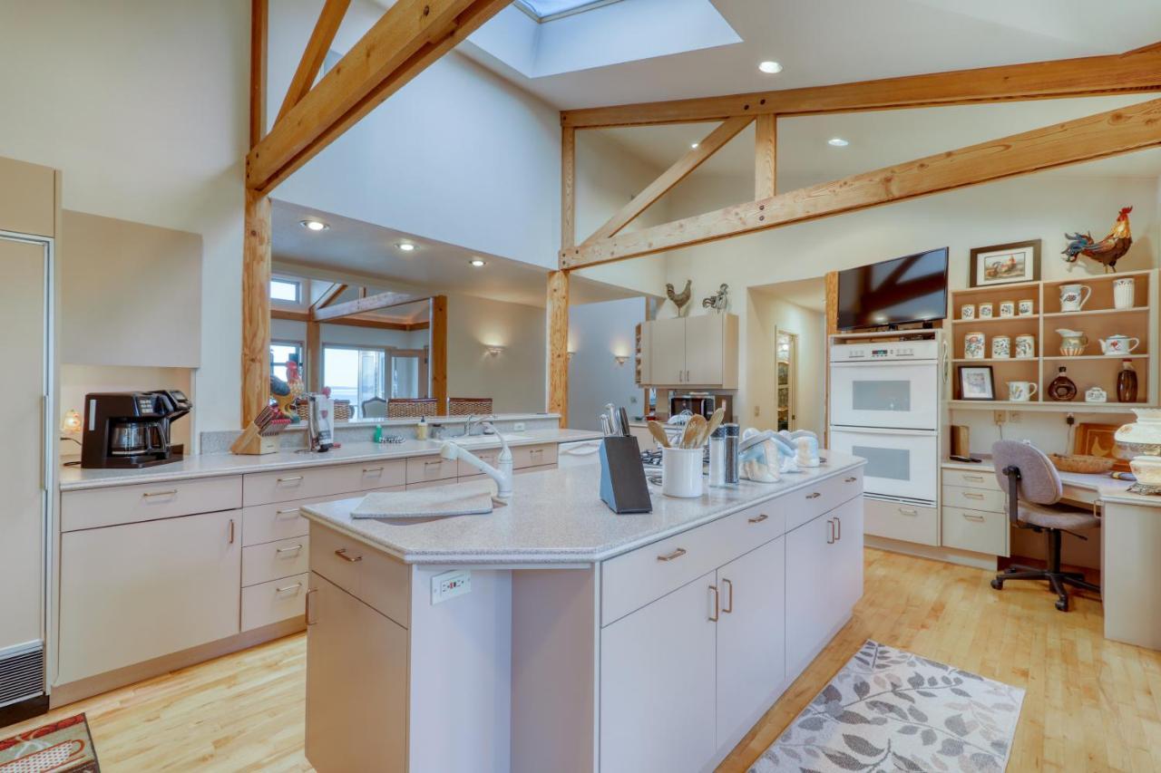 Seascape Lodge Freeland Екстериор снимка