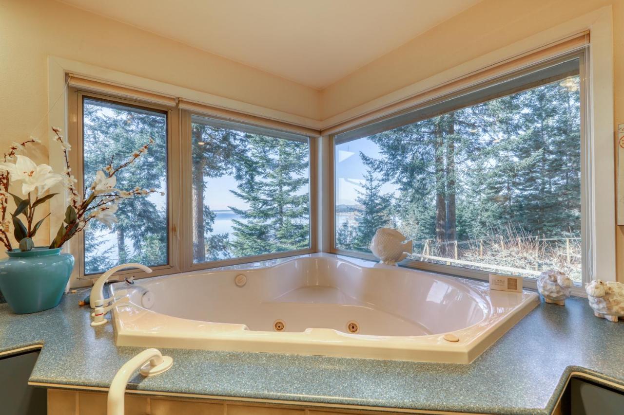 Seascape Lodge Freeland Екстериор снимка